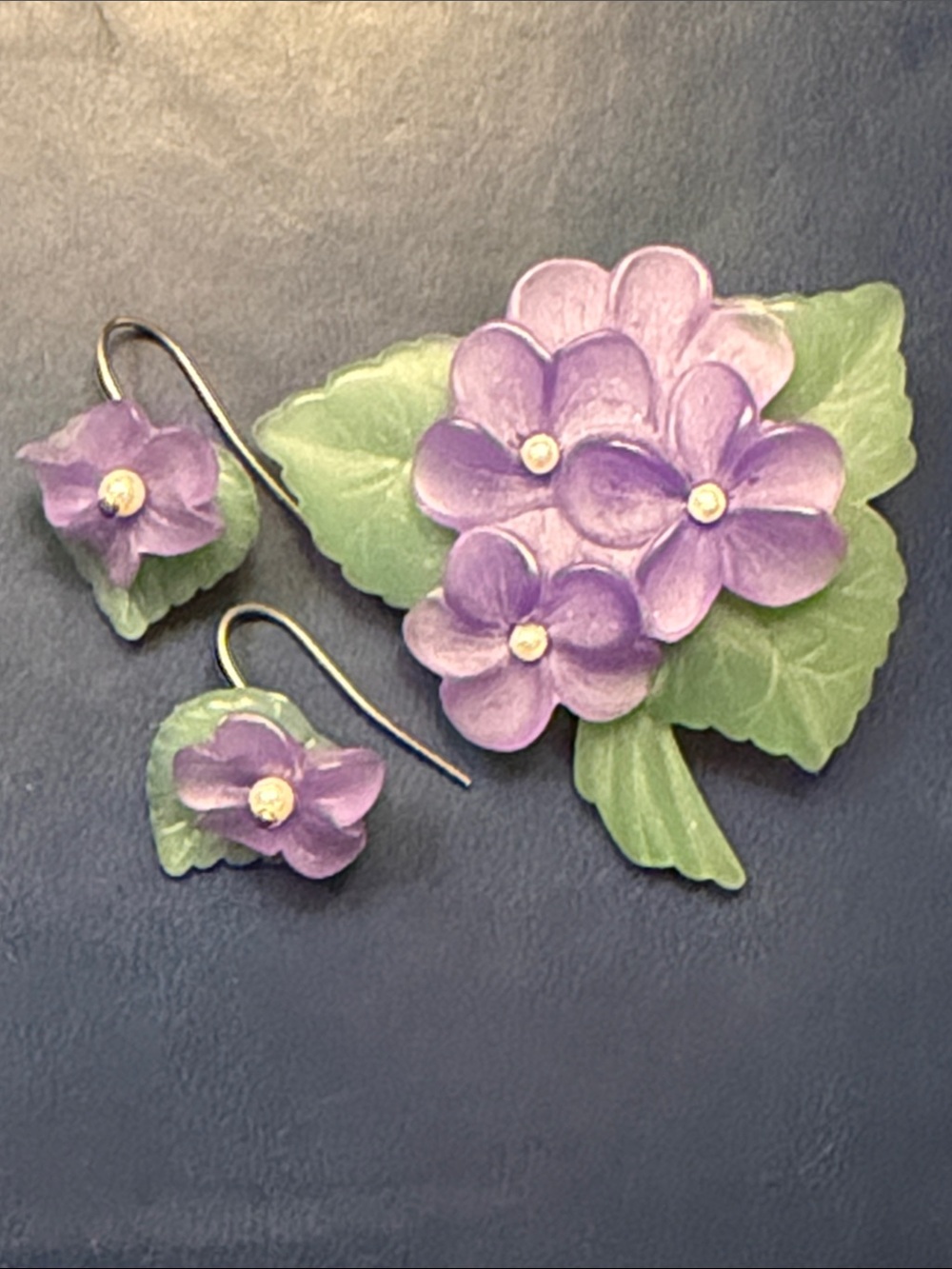 Vintage 1983 Avon Sweet Violet lucite and faux pearl brooch/earring set